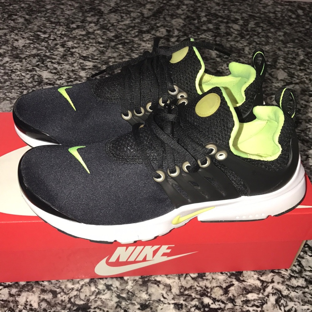 Nike Presto Size 6y/8 in women's